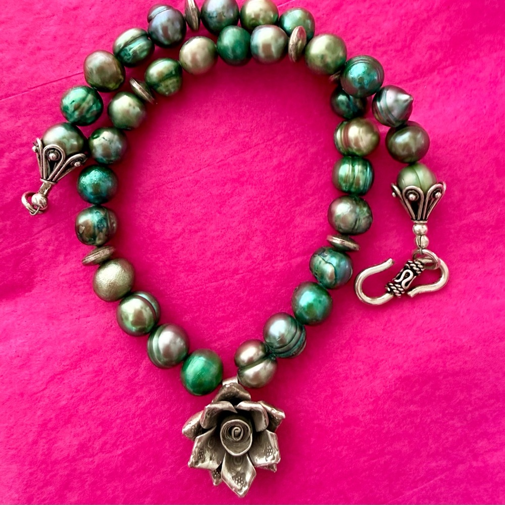 Emerald Pearl Necklace with Silver Rose Pendant